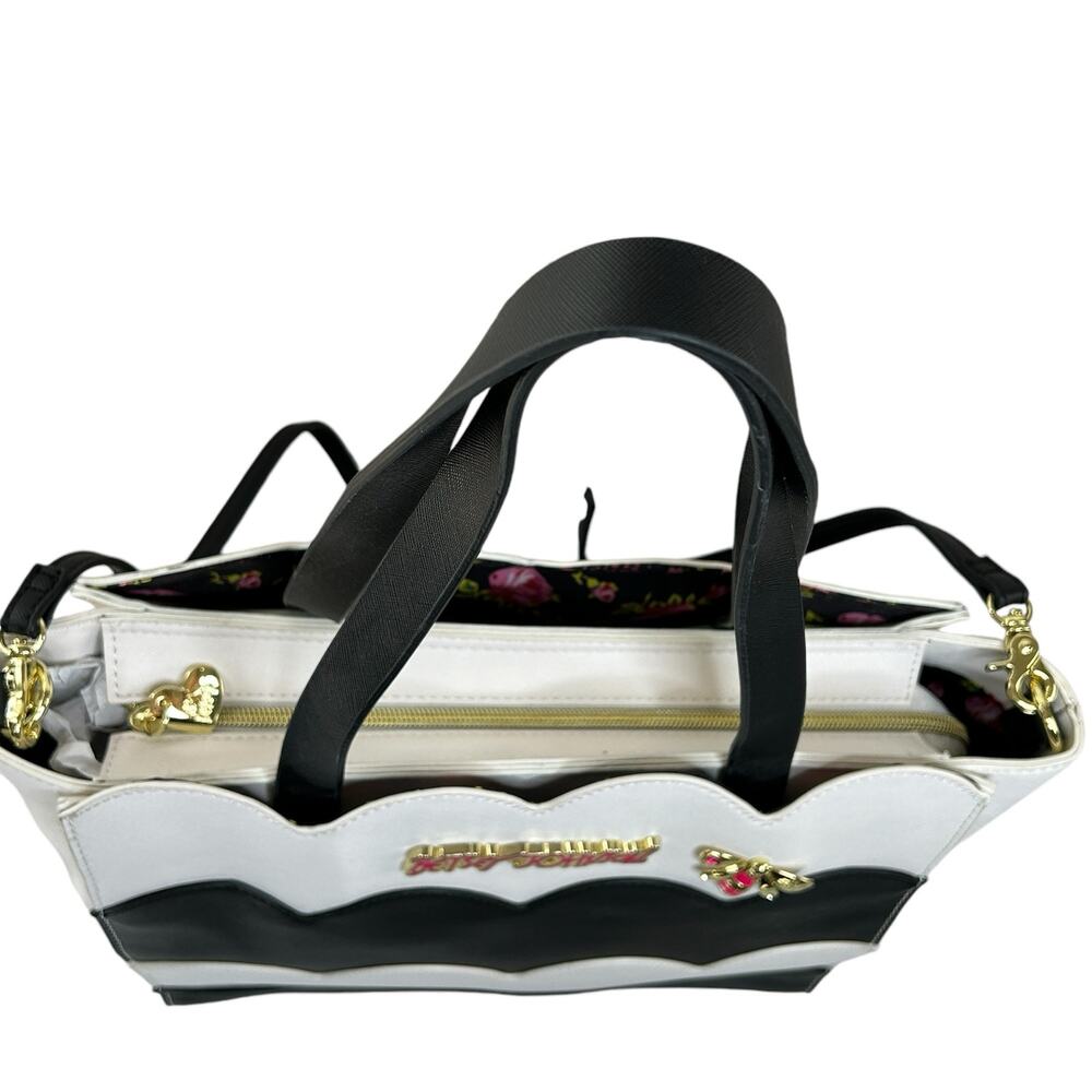 Betsey Johnson Black and White Scallop Shoulder Bag - Picture 4 of 16